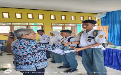 Bantuan Seragam Sekolah